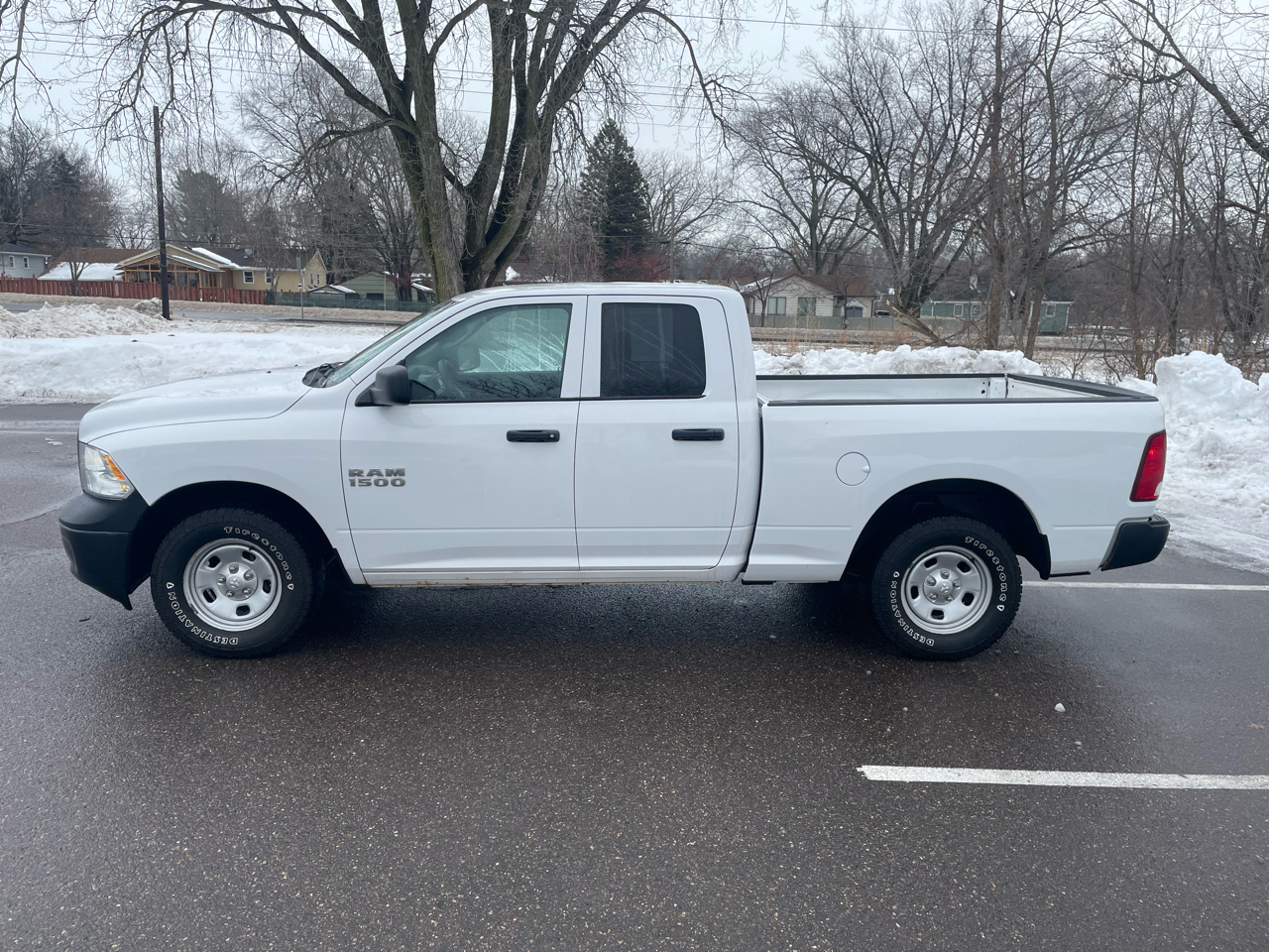 RAM 1500 4WD Quad Cab 140.5" Tradesman 2015