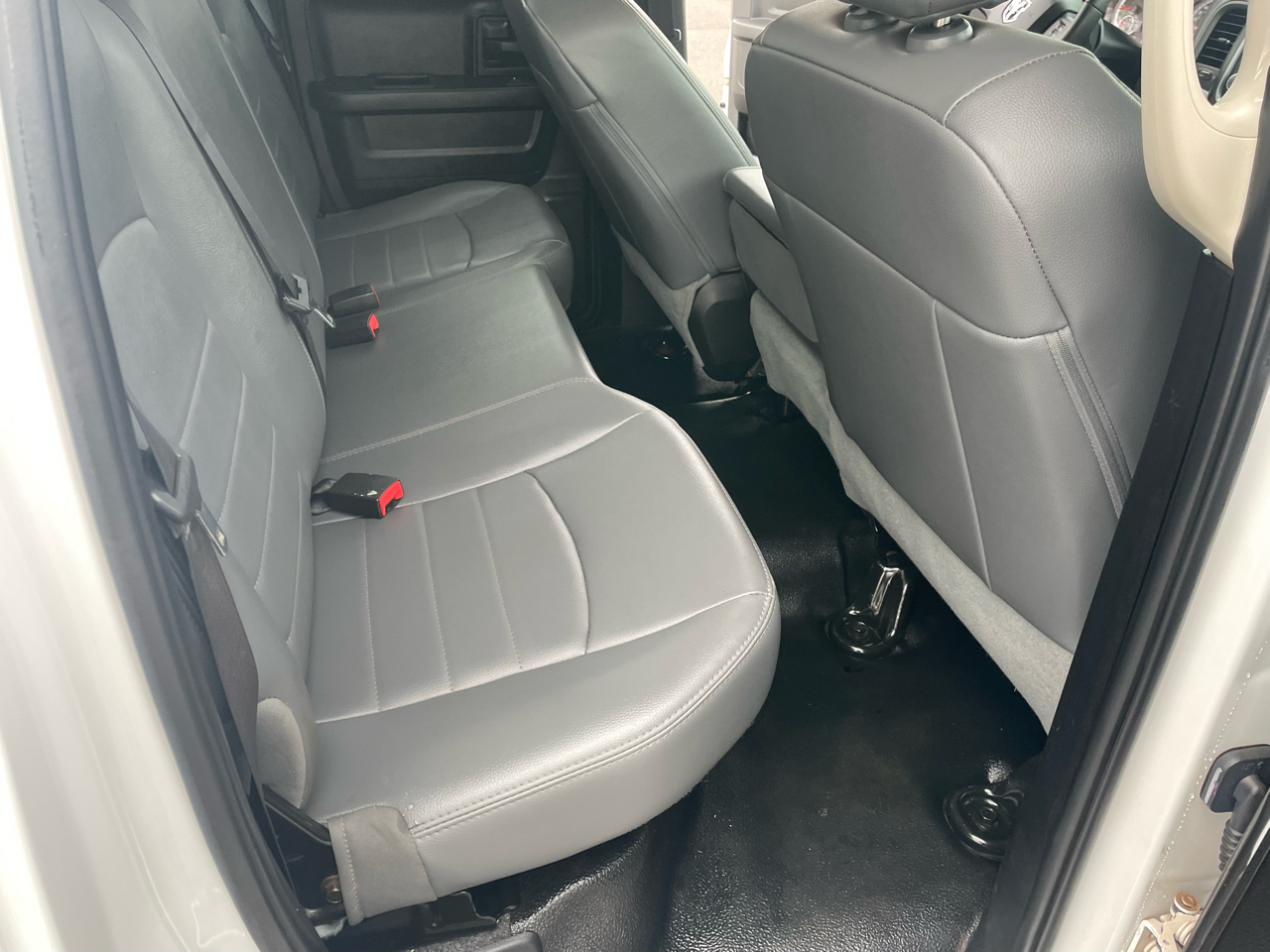 RAM 1500 4WD Quad Cab 140.5" Tradesman 2015