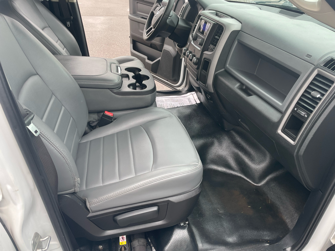 RAM 1500 4WD Quad Cab 140.5" Tradesman 2015