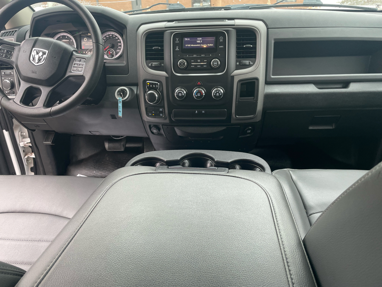 RAM 1500 4WD Quad Cab 140.5" Tradesman 2015