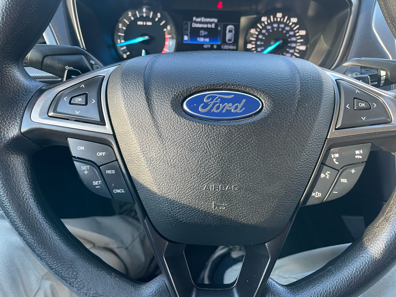 Ford Fusion SE FWD 2017 Ford Fusion SE FWD 2017
