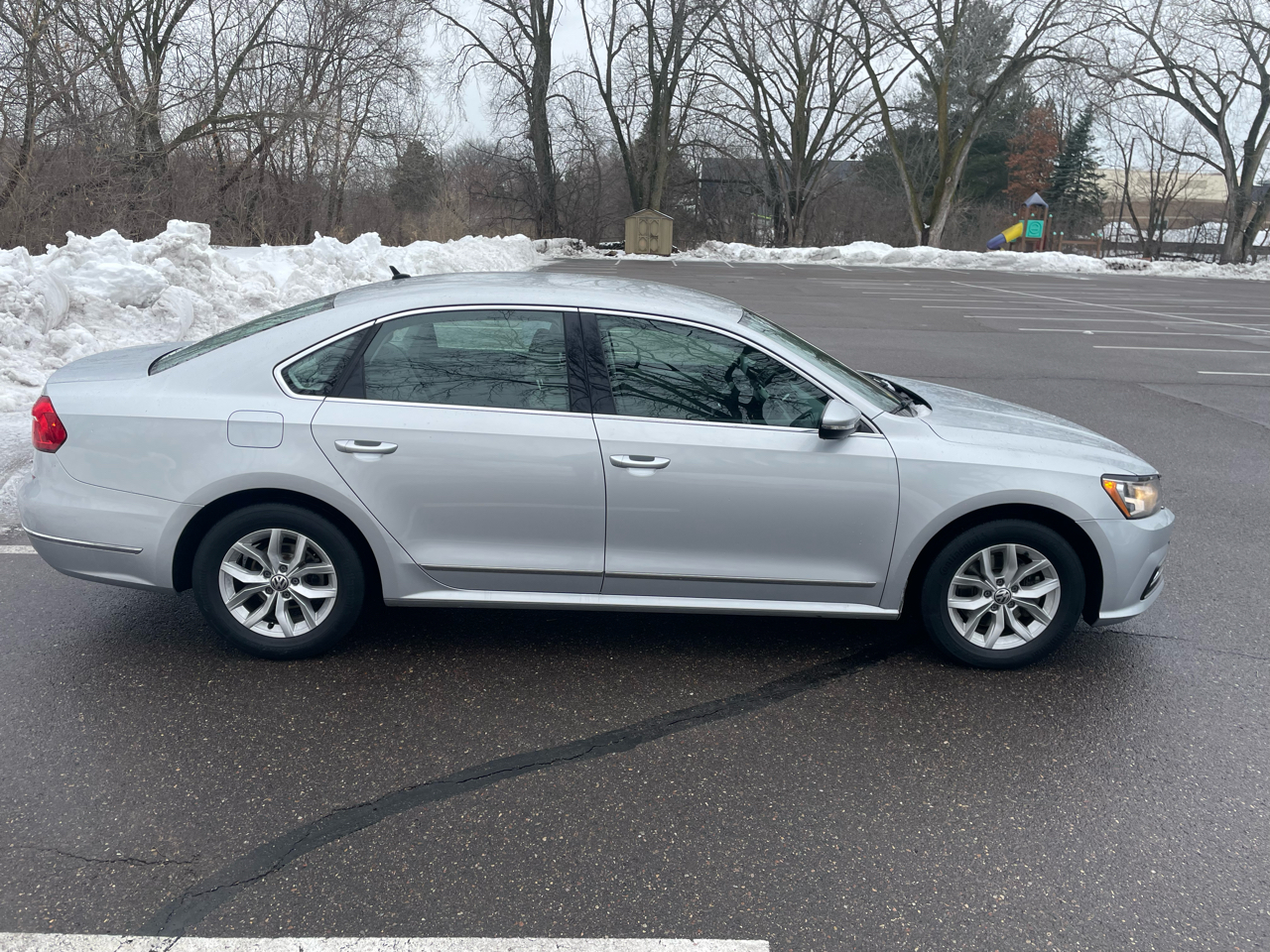 Volkswagen Passat 4dr Sdn 1.8T Auto S PZEV 2016