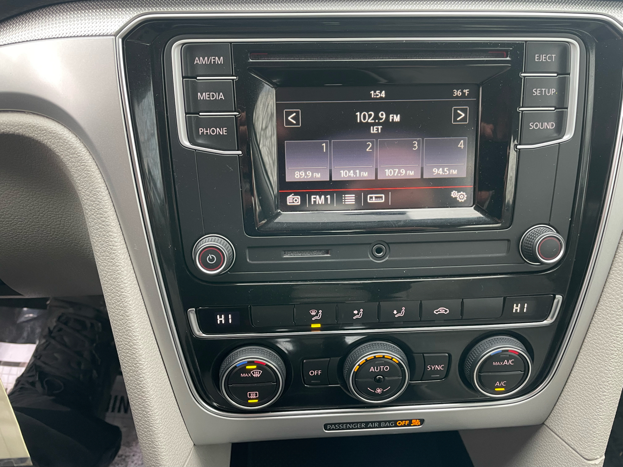 Volkswagen Passat 4dr Sdn 1.8T Auto S PZEV 2016