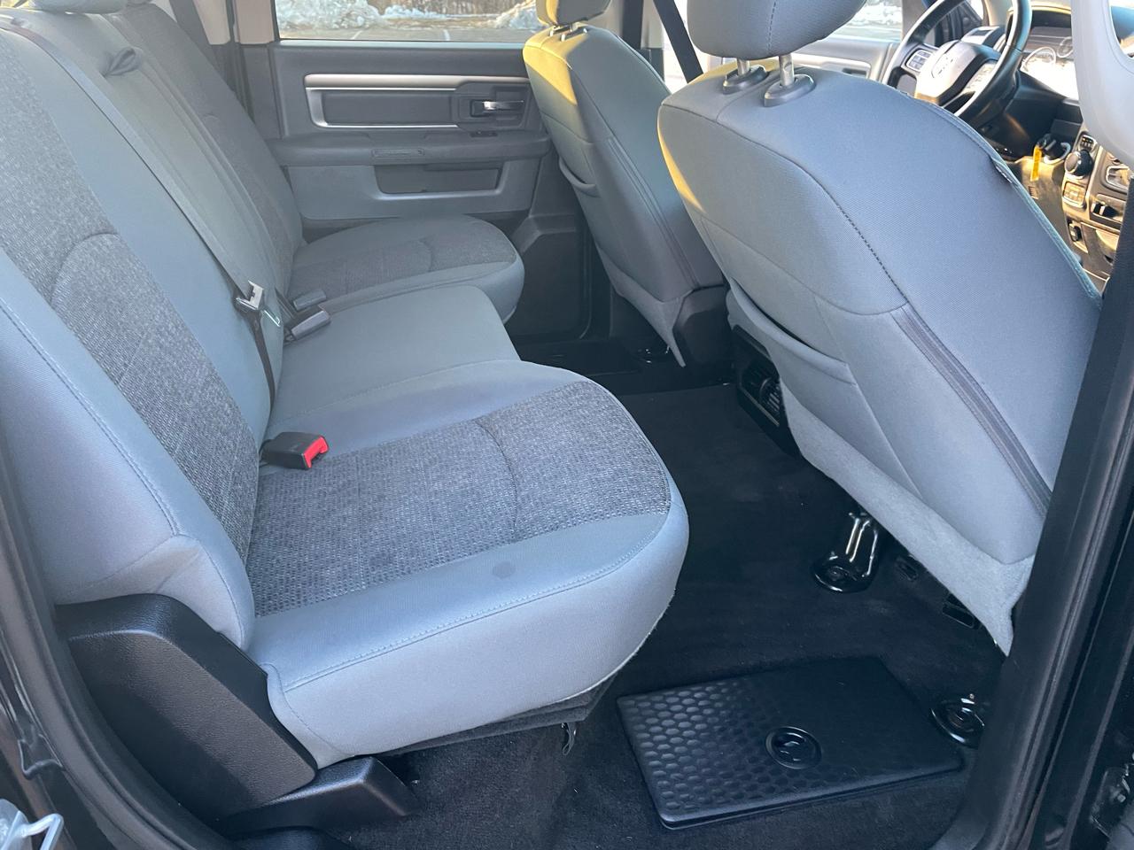 RAM 1500 4WD Crew Cab 140.5" Big Horn 2016