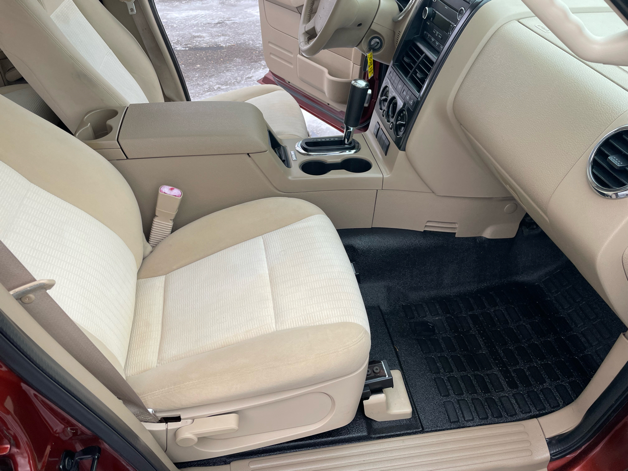 Ford Explorer Sport Trac 4WD 4dr XLT 2010