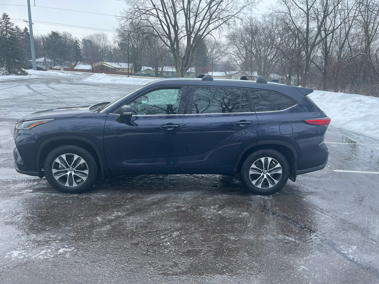 Toyota Highlander XLE AWD (Natl) 2021