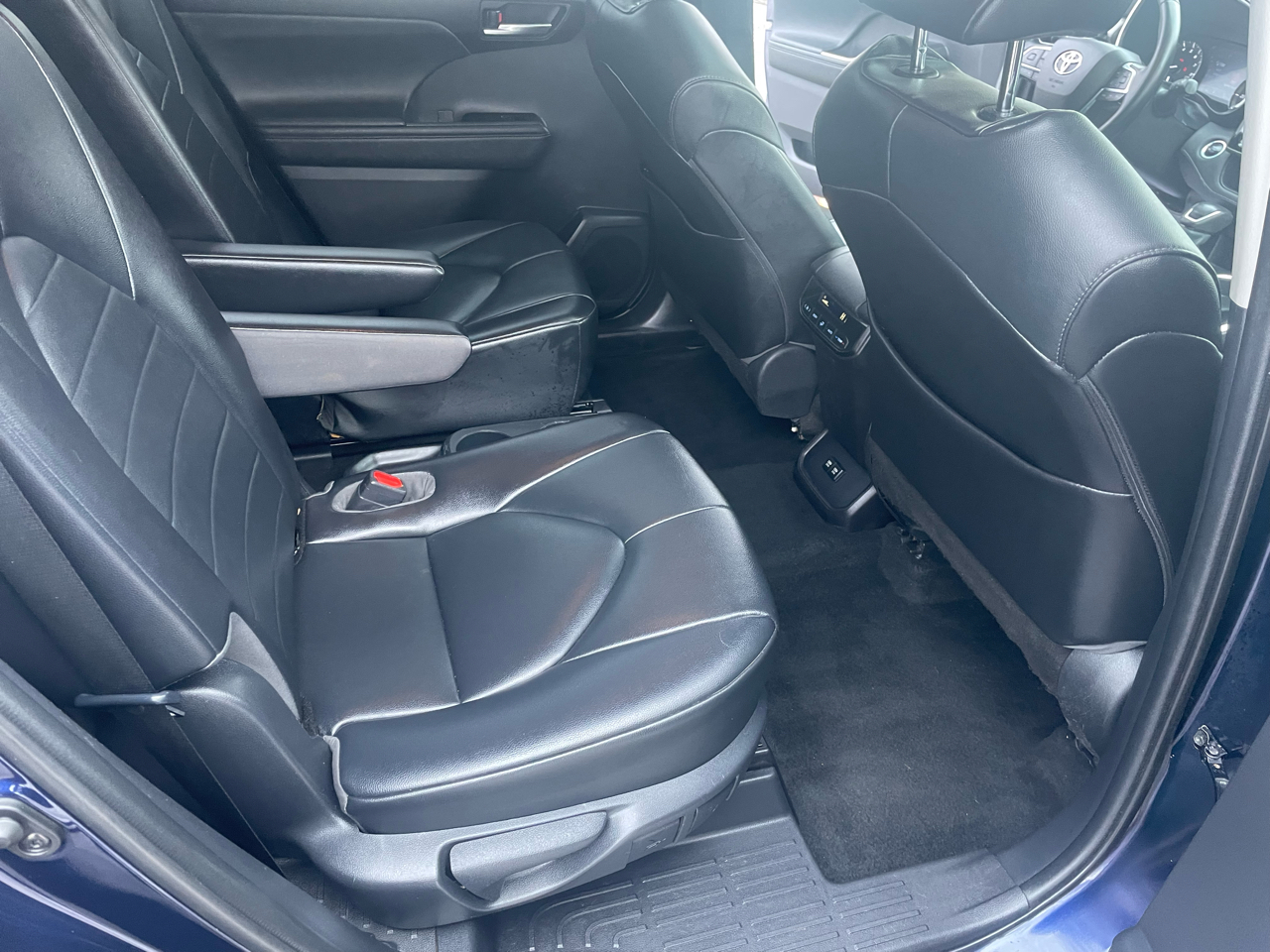 Toyota Highlander XLE AWD (Natl) 2021