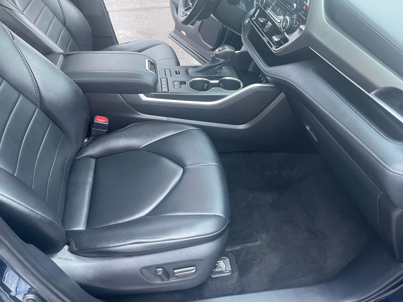 Toyota Highlander XLE AWD (Natl) 2021