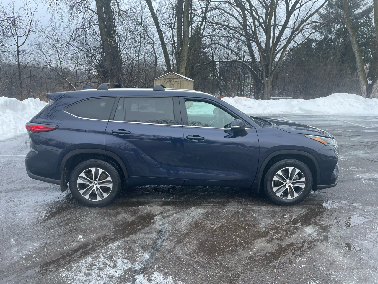 Toyota Highlander XLE AWD (Natl) 2021