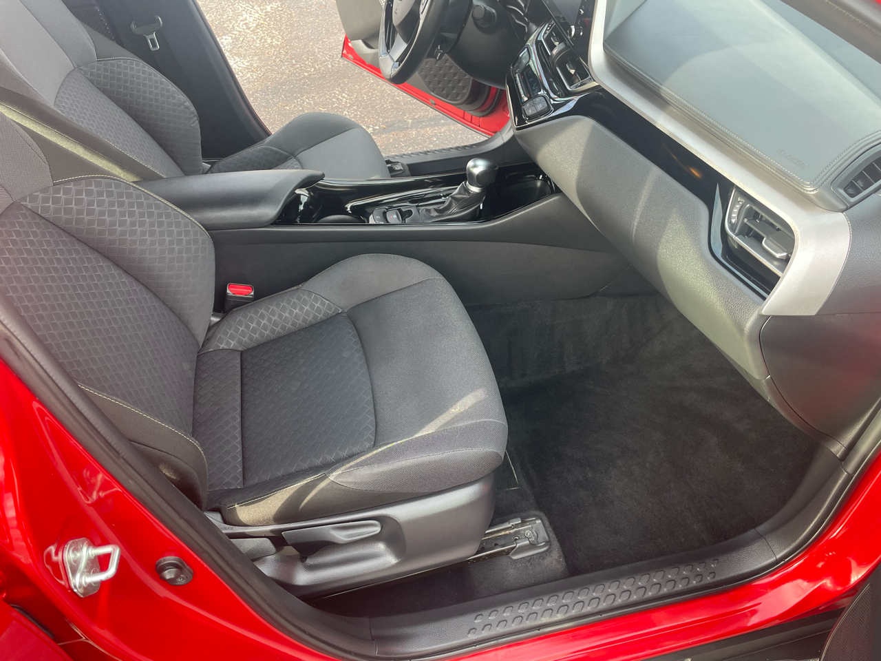 Toyota C-HR Nightshade FWD (Natl) 2021