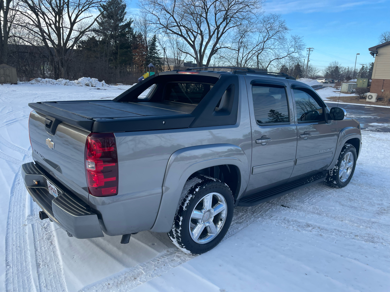 Chevrolet Avalanche 4WD Crew Cab LS 2012
