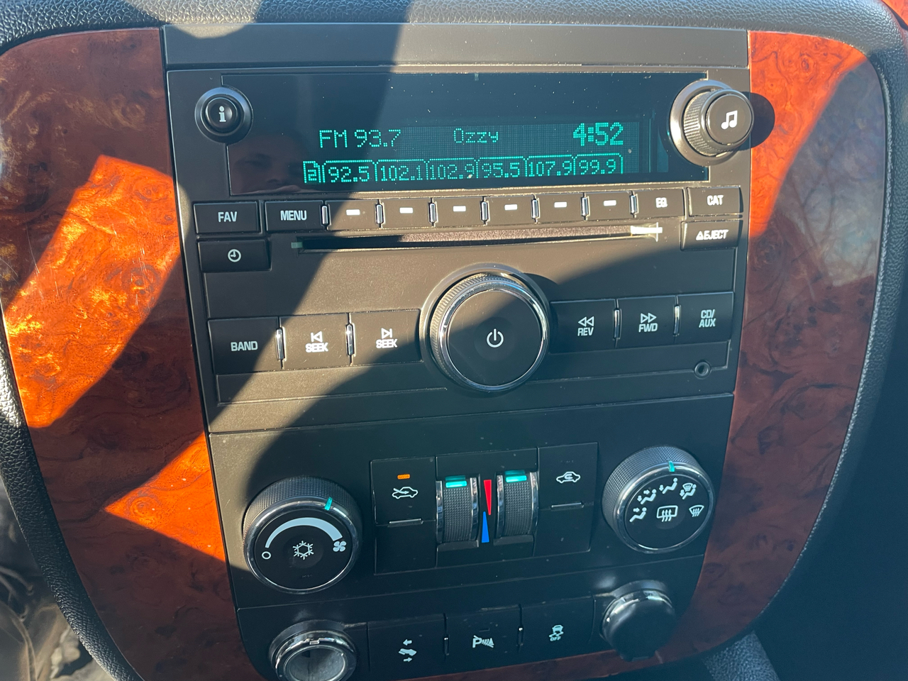 Chevrolet Avalanche 4WD Crew Cab LS 2012