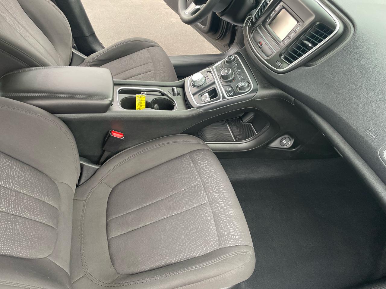 Chrysler 200 4dr Sdn Limited FWD 2015