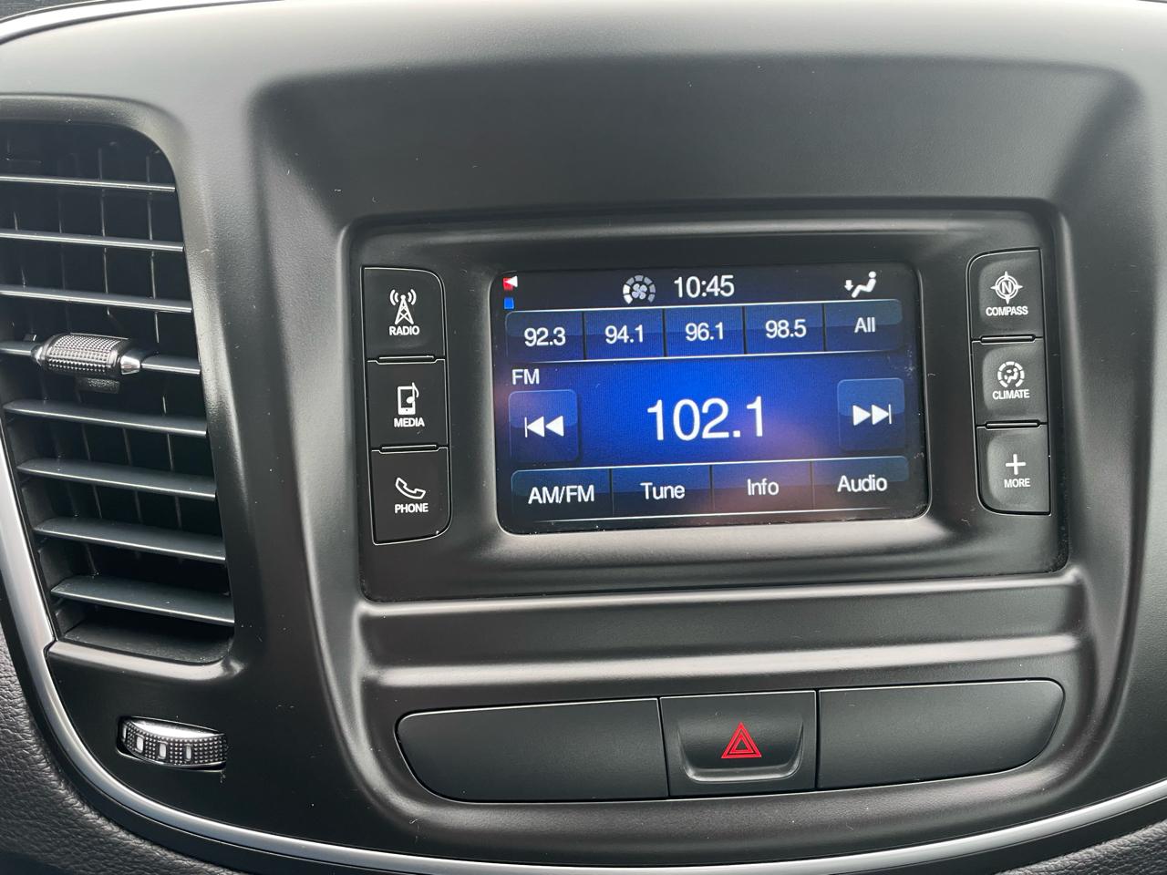 Chrysler 200 4dr Sdn Limited FWD 2015