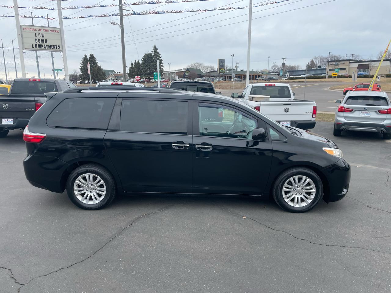 Toyota Sienna 5dr 8-Pass Van XLE Premium FWD (Natl) 2015