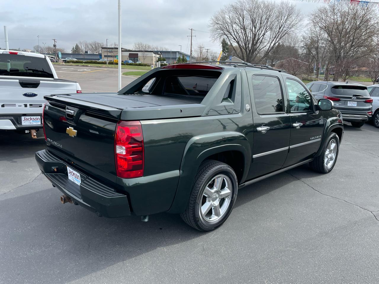 Chevrolet Avalanche 4WD Crew Cab LTZ 2013