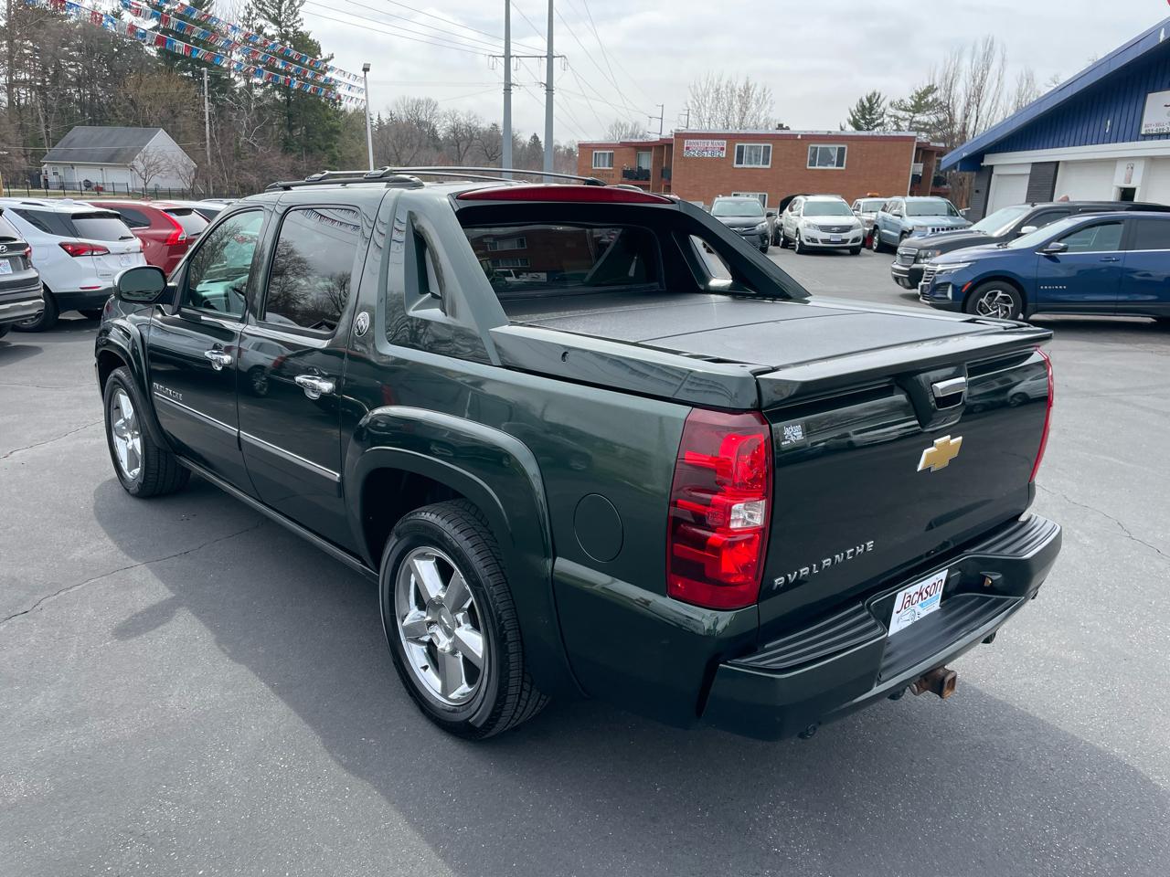 Chevrolet Avalanche 4WD Crew Cab LTZ 2013