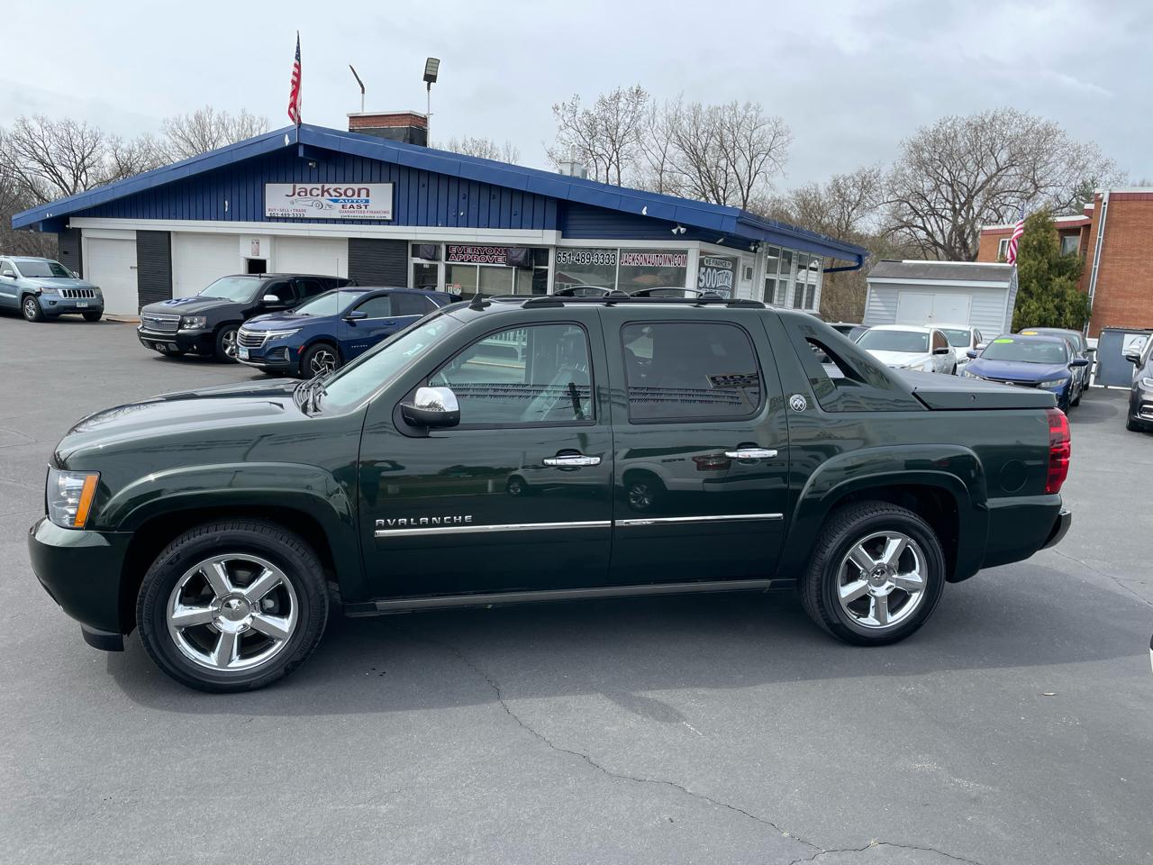Chevrolet Avalanche 4WD Crew Cab LTZ 2013