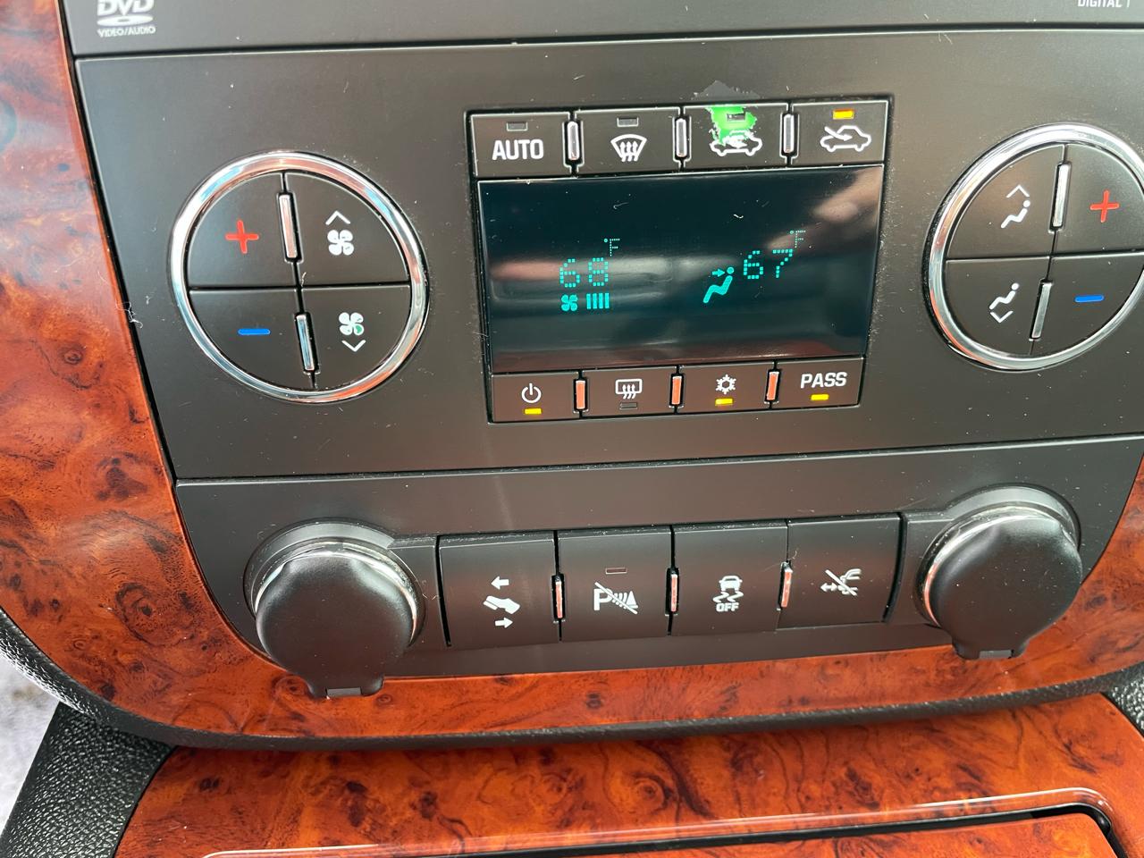 Chevrolet Avalanche 4WD Crew Cab LTZ 2013