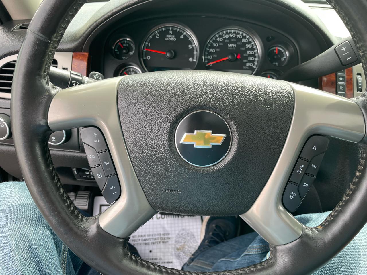 Chevrolet Avalanche 4WD Crew Cab LTZ 2013