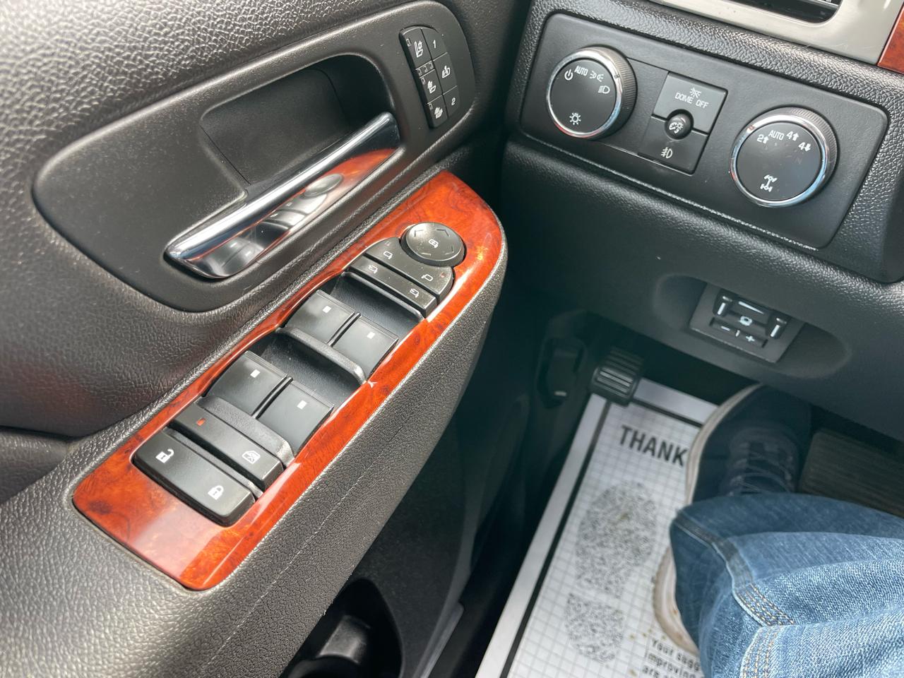 Chevrolet Avalanche 4WD Crew Cab LTZ 2013