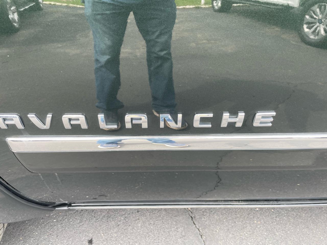 Chevrolet Avalanche 4WD Crew Cab LTZ 2013