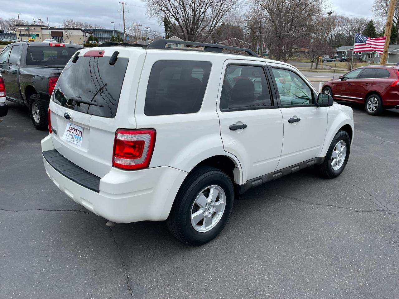 View vehicle photo 3