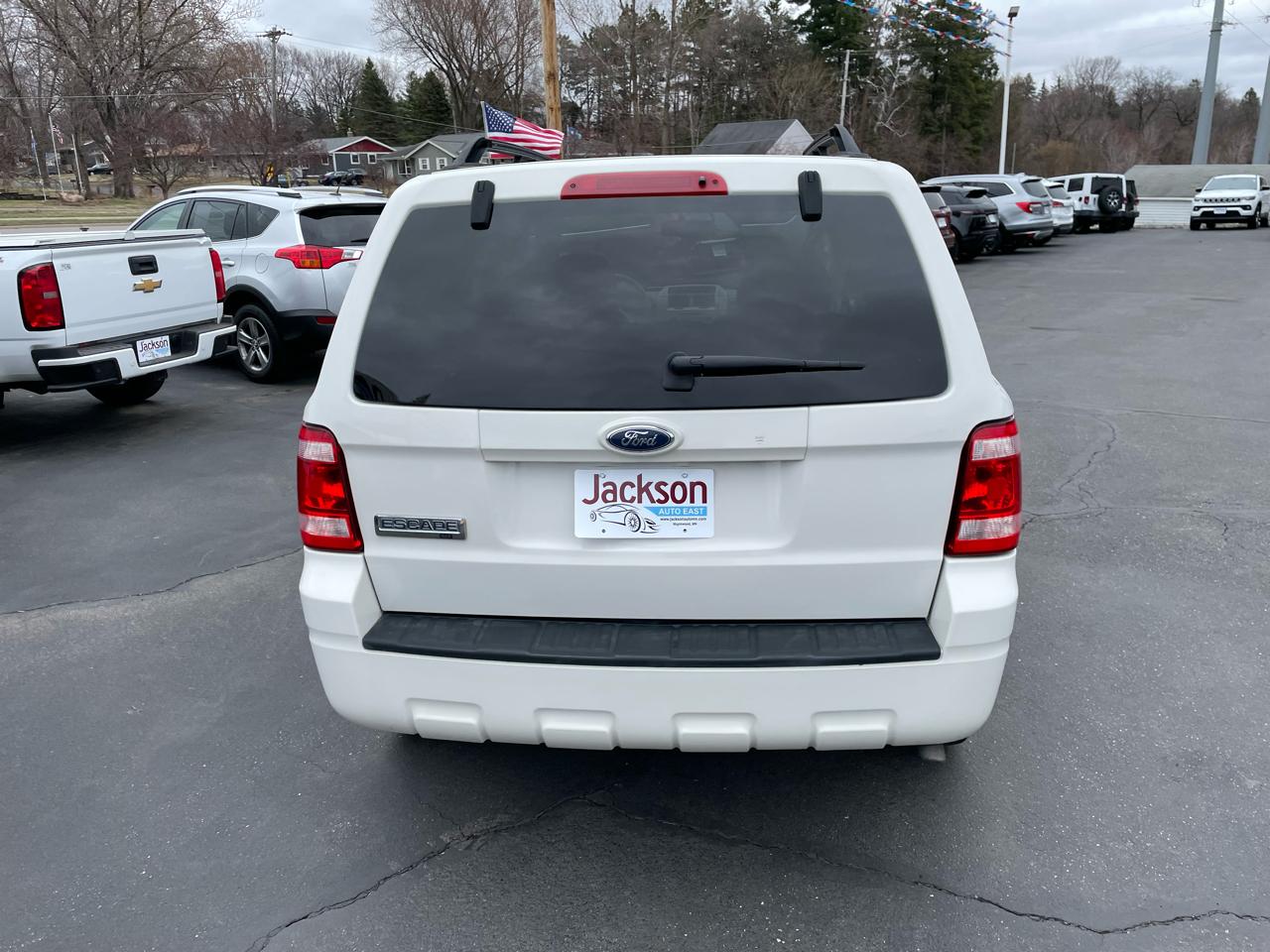 View vehicle photo 4