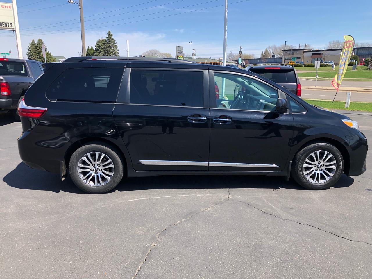 Toyota Sienna XLE Auto Access Seat FWD 7-Passenger (Natl) 2018