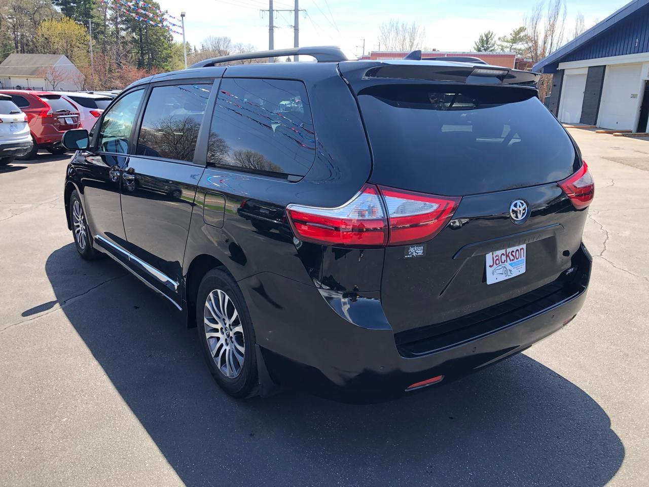 Toyota Sienna XLE Auto Access Seat FWD 7-Passenger (Natl) 2018