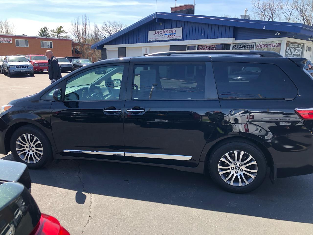Toyota Sienna XLE Auto Access Seat FWD 7-Passenger (Natl) 2018