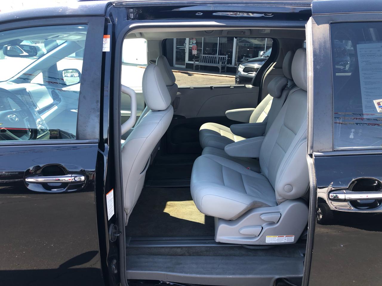 Toyota Sienna XLE Auto Access Seat FWD 7-Passenger (Natl) 2018