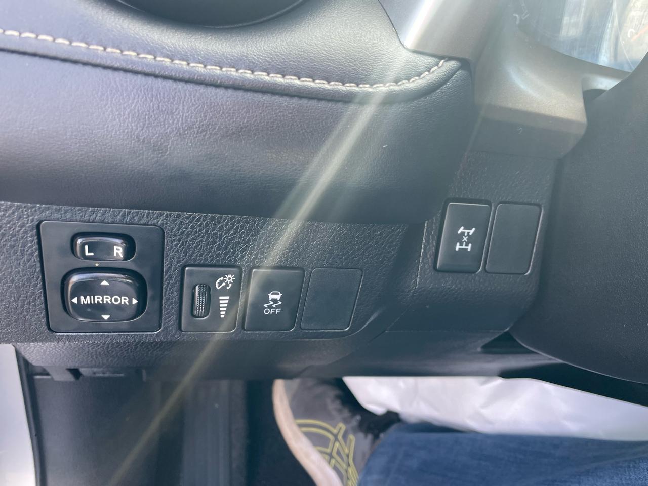 Toyota RAV4 AWD 4dr XLE (Natl) 2015