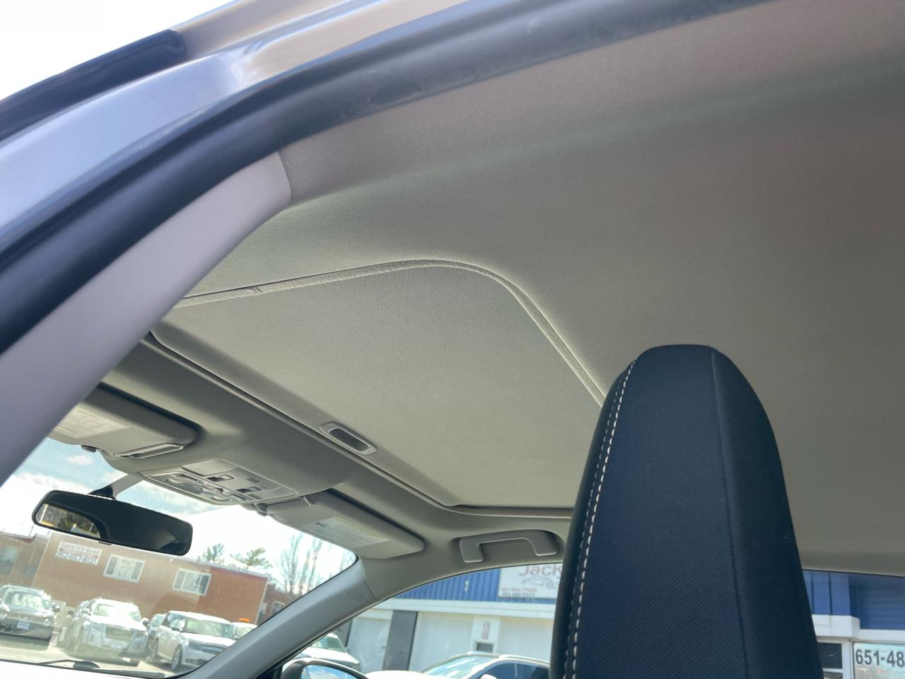 Toyota RAV4 AWD 4dr XLE (Natl) 2015