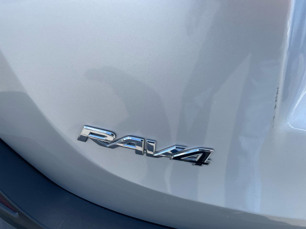 Toyota RAV4 AWD 4dr XLE (Natl) 2015