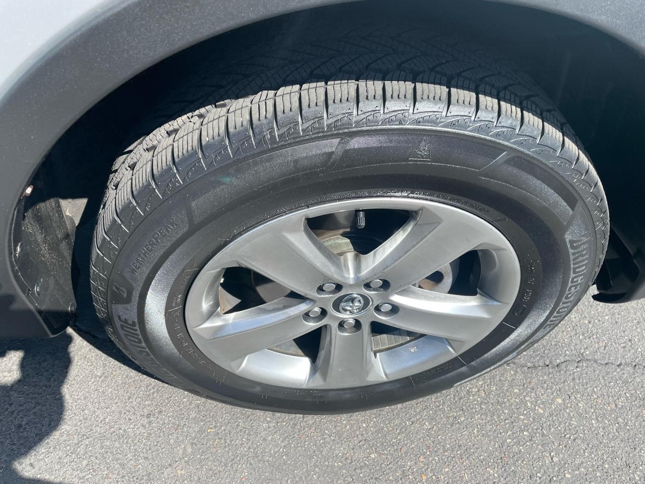 Toyota RAV4 AWD 4dr XLE (Natl) 2015