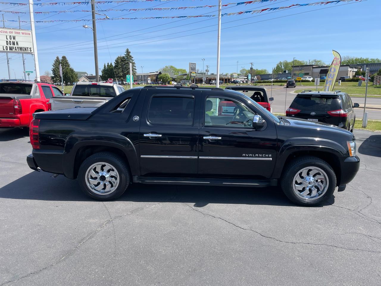 Chevrolet Avalanche 4WD Crew Cab LTZ 2013