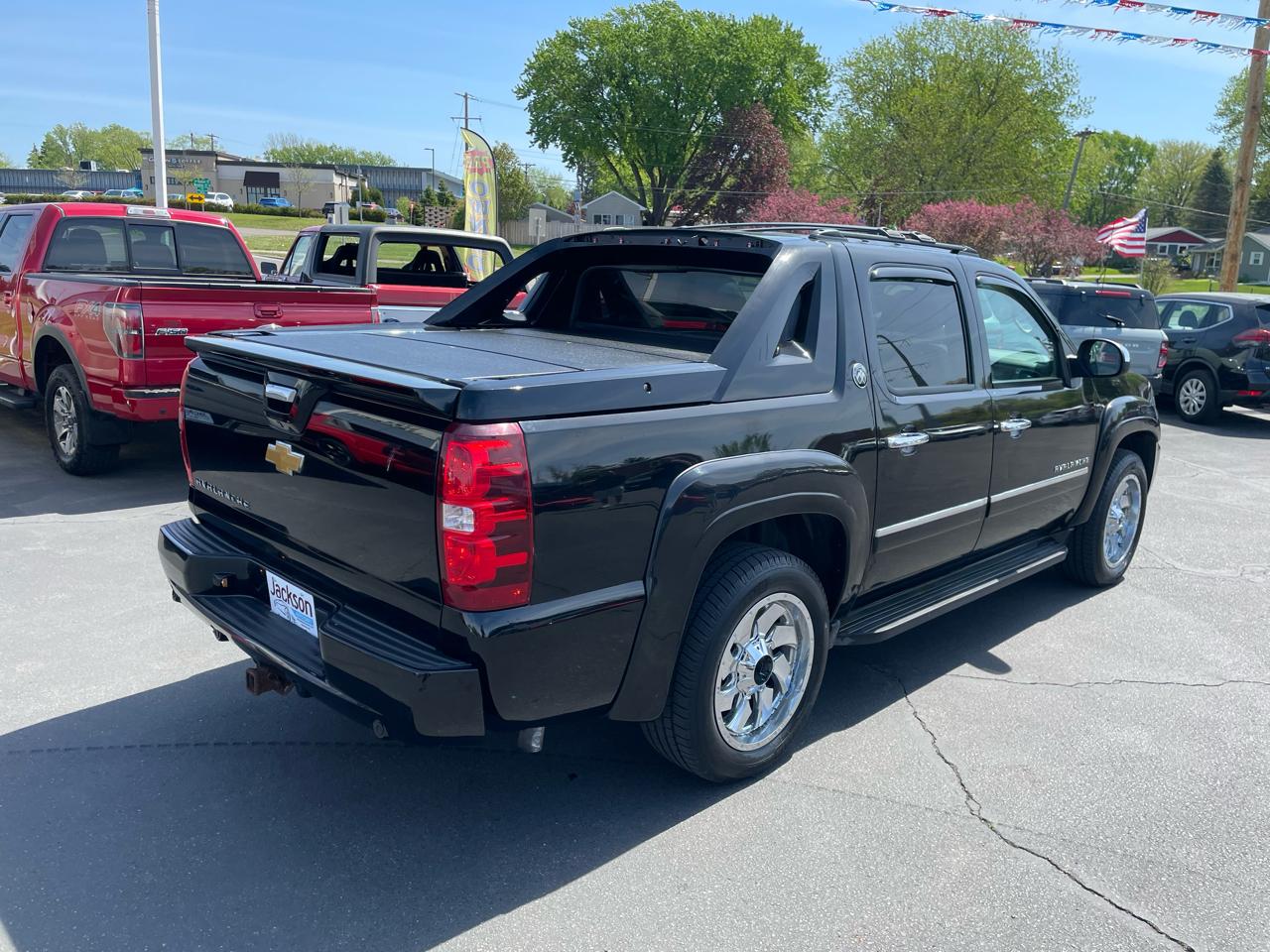 Chevrolet Avalanche 4WD Crew Cab LTZ 2013