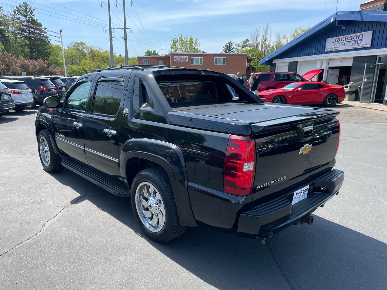 Chevrolet Avalanche 4WD Crew Cab LTZ 2013