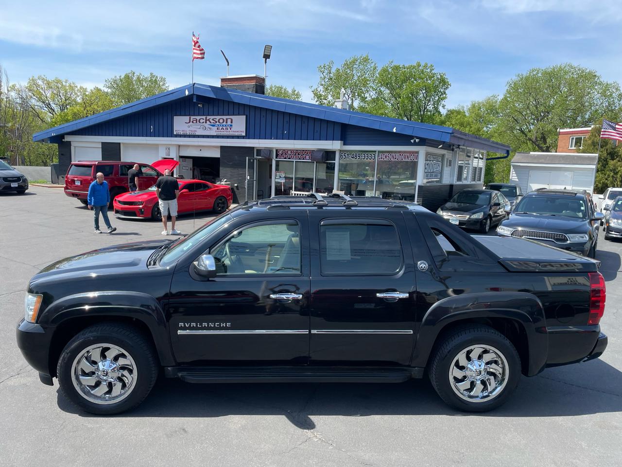 Chevrolet Avalanche 4WD Crew Cab LTZ 2013