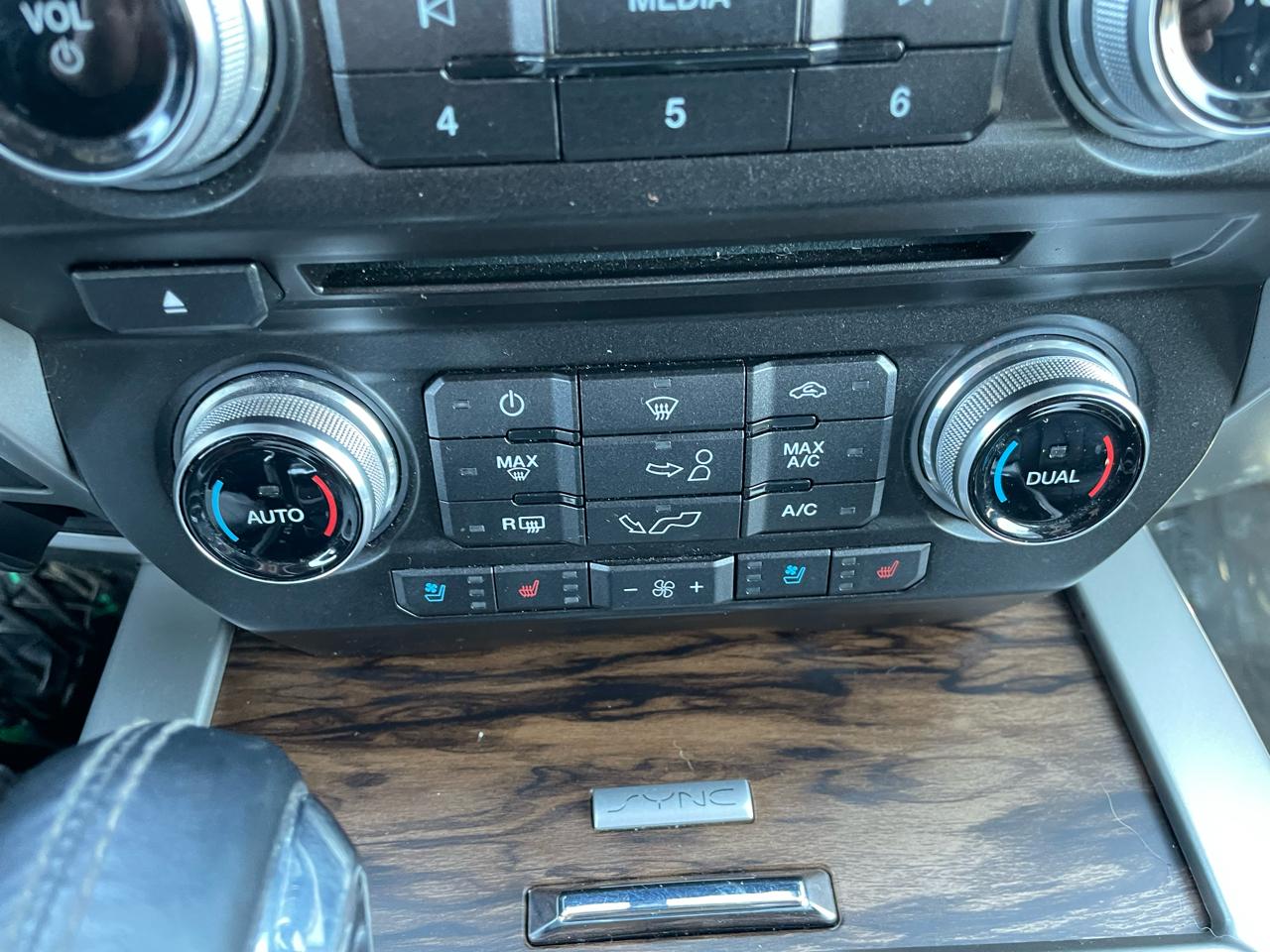 Ford F-150 Lariat 4WD SuperCrew 5.5' Box 2018