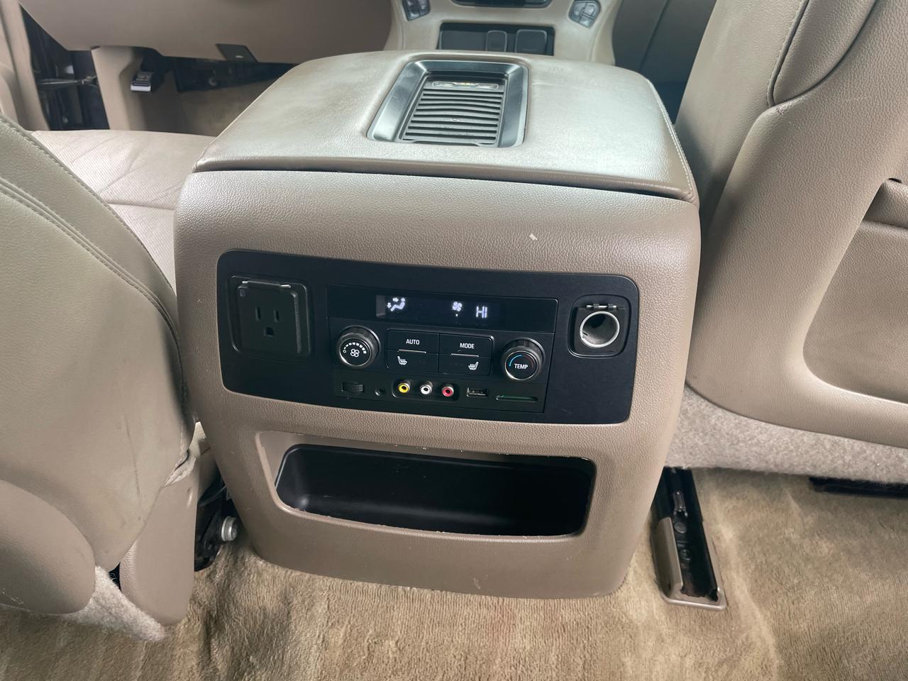 GMC Yukon XL 4WD 4dr SLT 2015