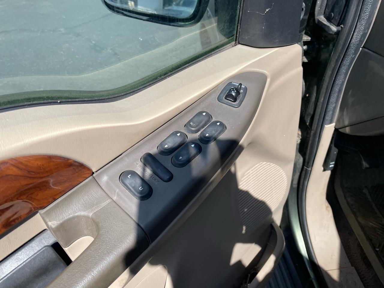 Ford Excursion 137" WB Limited 4WD 2000