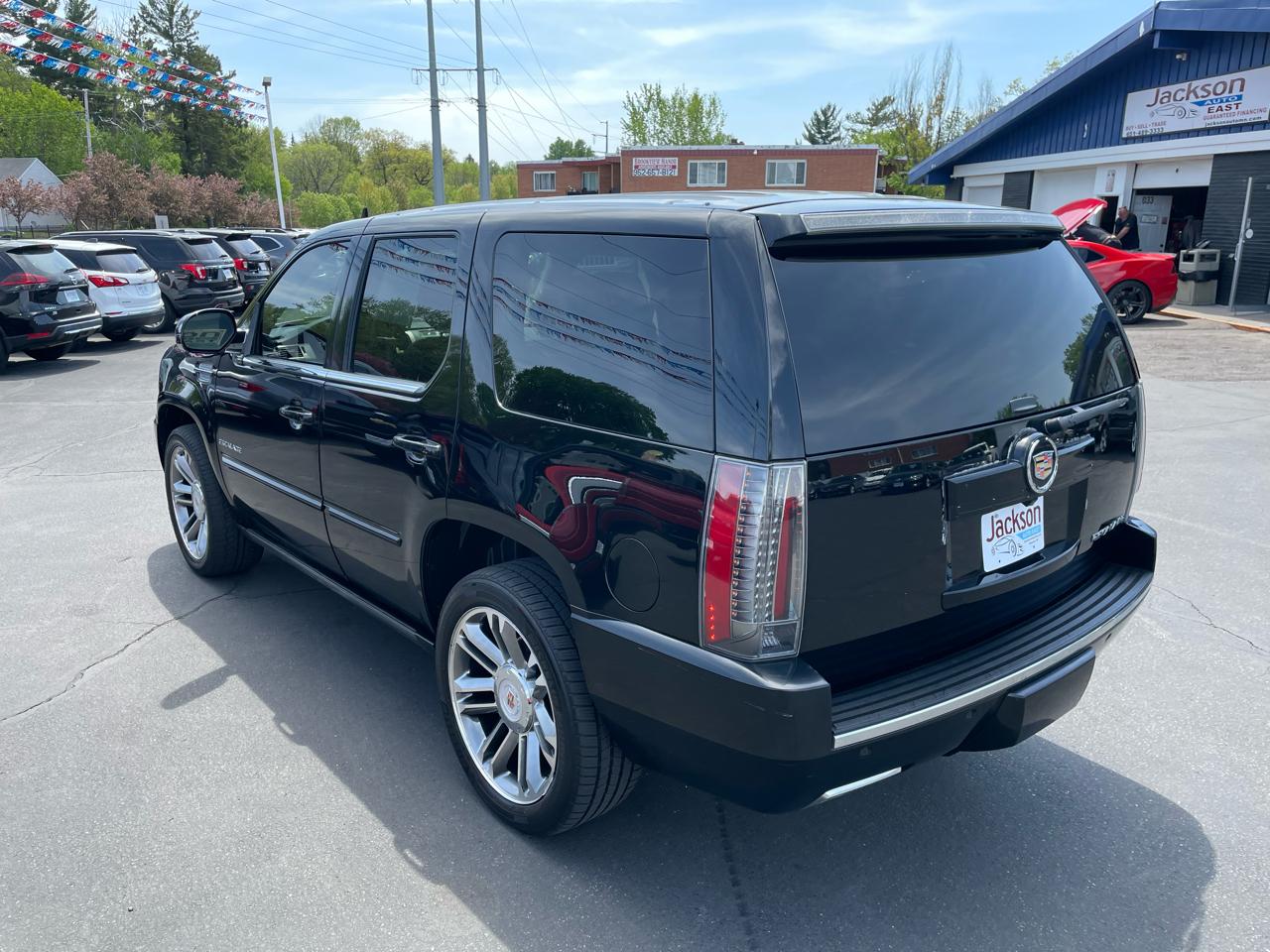 Cadillac Escalade AWD 4dr Premium 2013