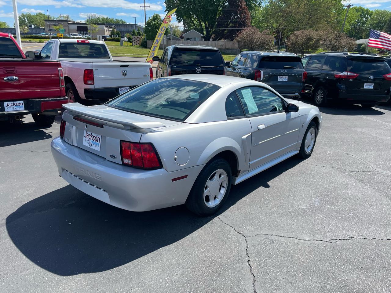 Ford Mustang 2dr Cpe Standard 2001
