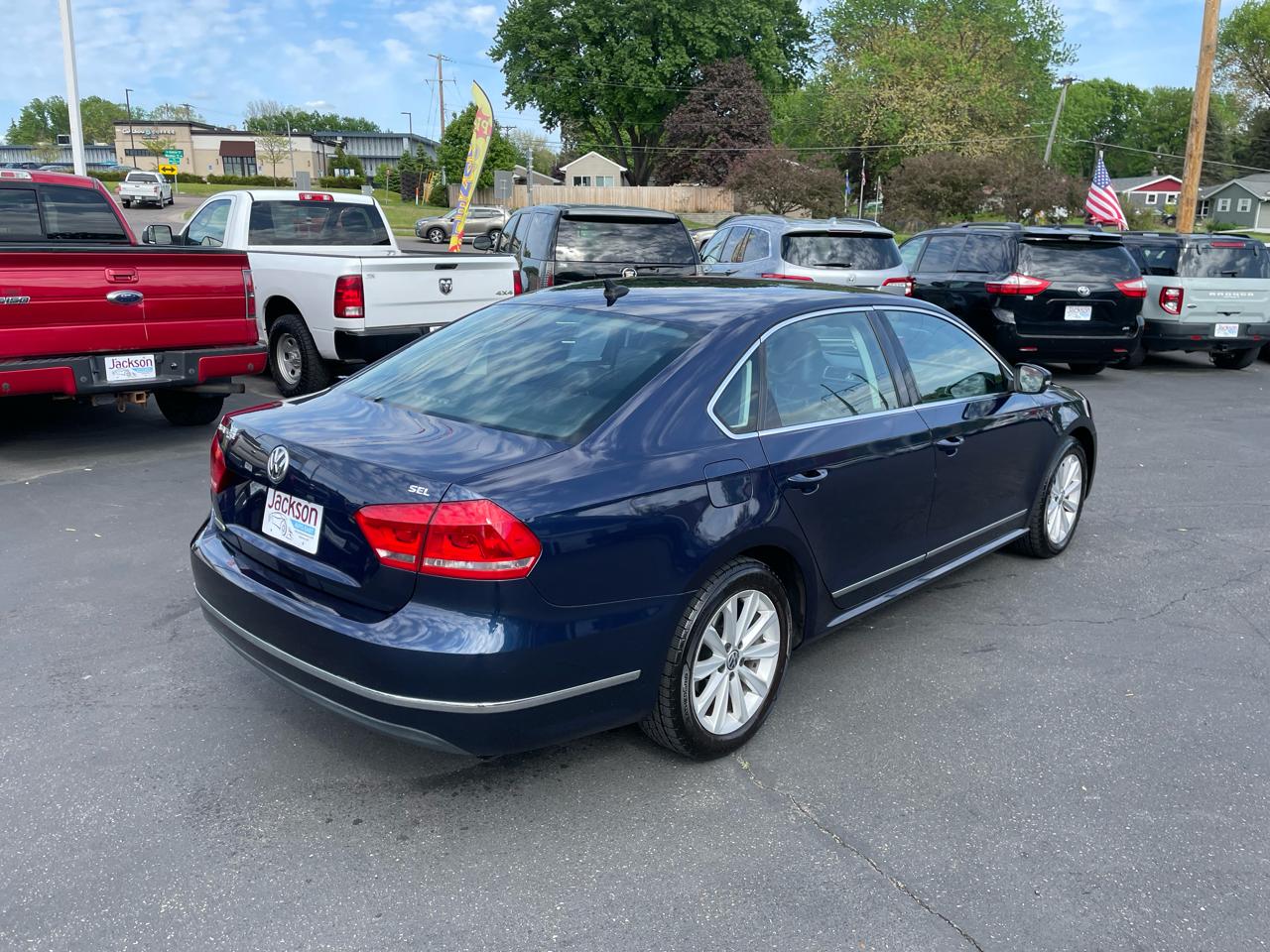 Volkswagen Passat 4dr Sdn 2.5L Auto SEL Premium PZEV 2013