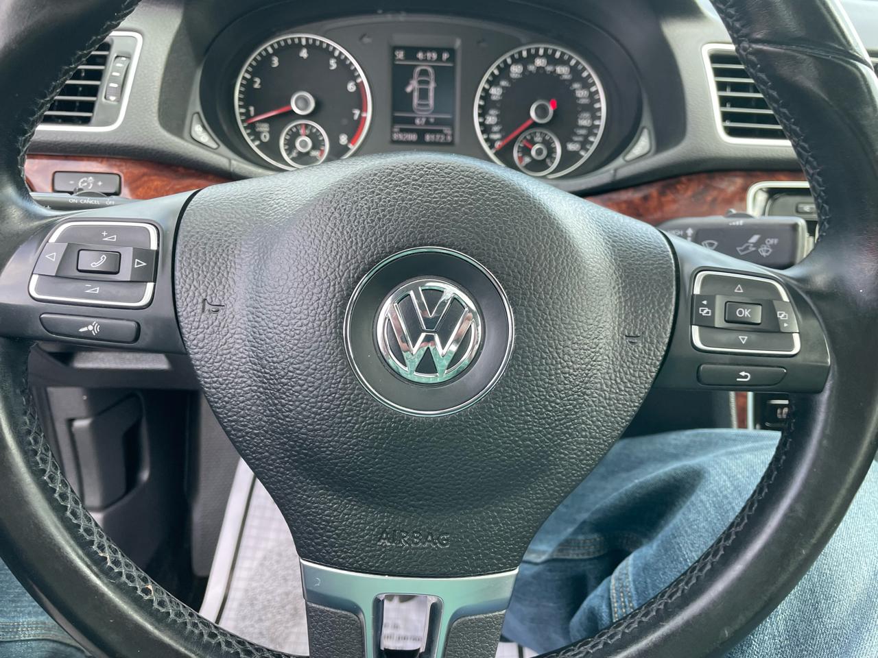 Volkswagen Passat 4dr Sdn 2.5L Auto SEL Premium PZEV 2013
