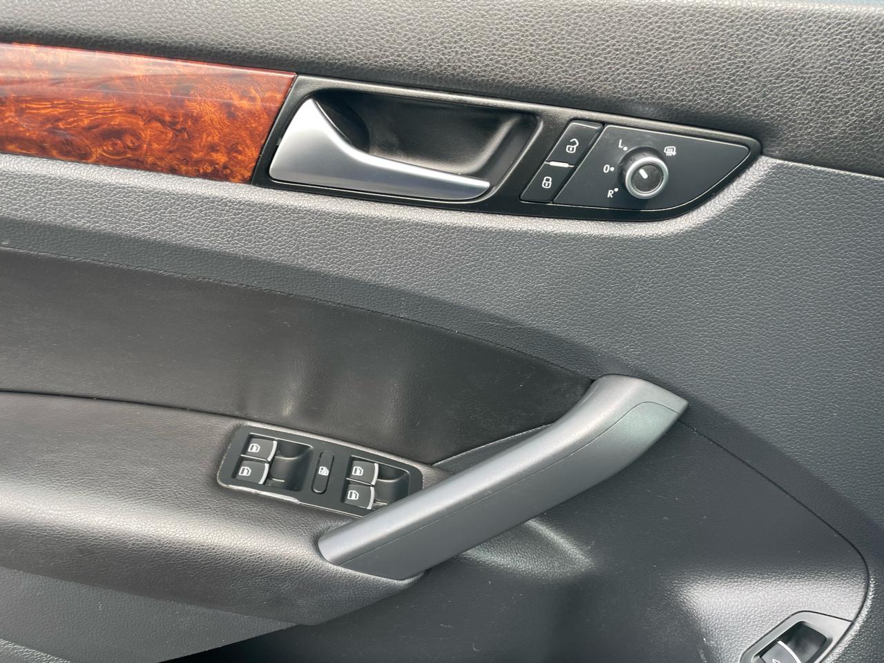 Volkswagen Passat 4dr Sdn 2.5L Auto SEL Premium PZEV 2013