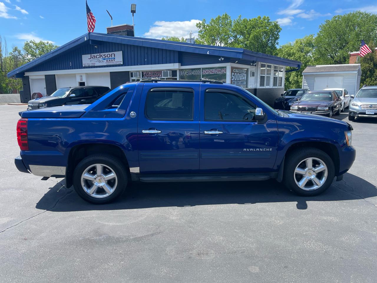 Chevrolet Avalanche 4WD Crew Cab LT 2013