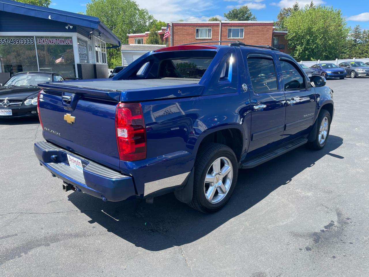 Chevrolet Avalanche 4WD Crew Cab LT 2013